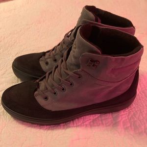 Men’s Ecco all-weather boots. Size 11-11 1/2. Excellent condition.